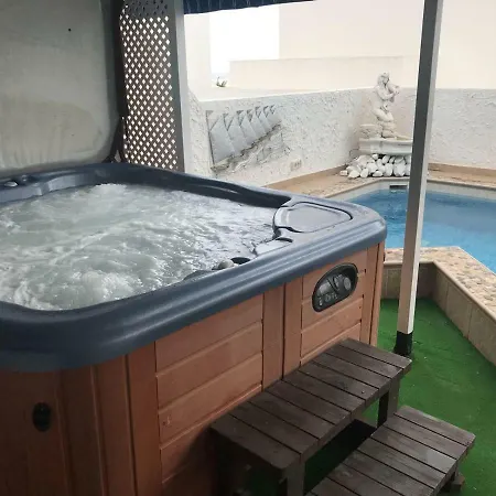 Breda - 5 Mins From The Beach Villa